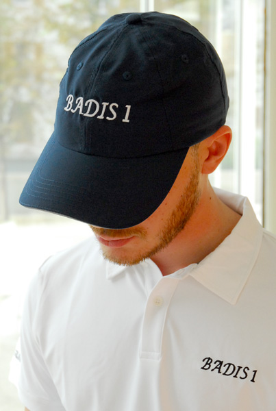 Broderie sur casquette et Polo pour yacht Badys